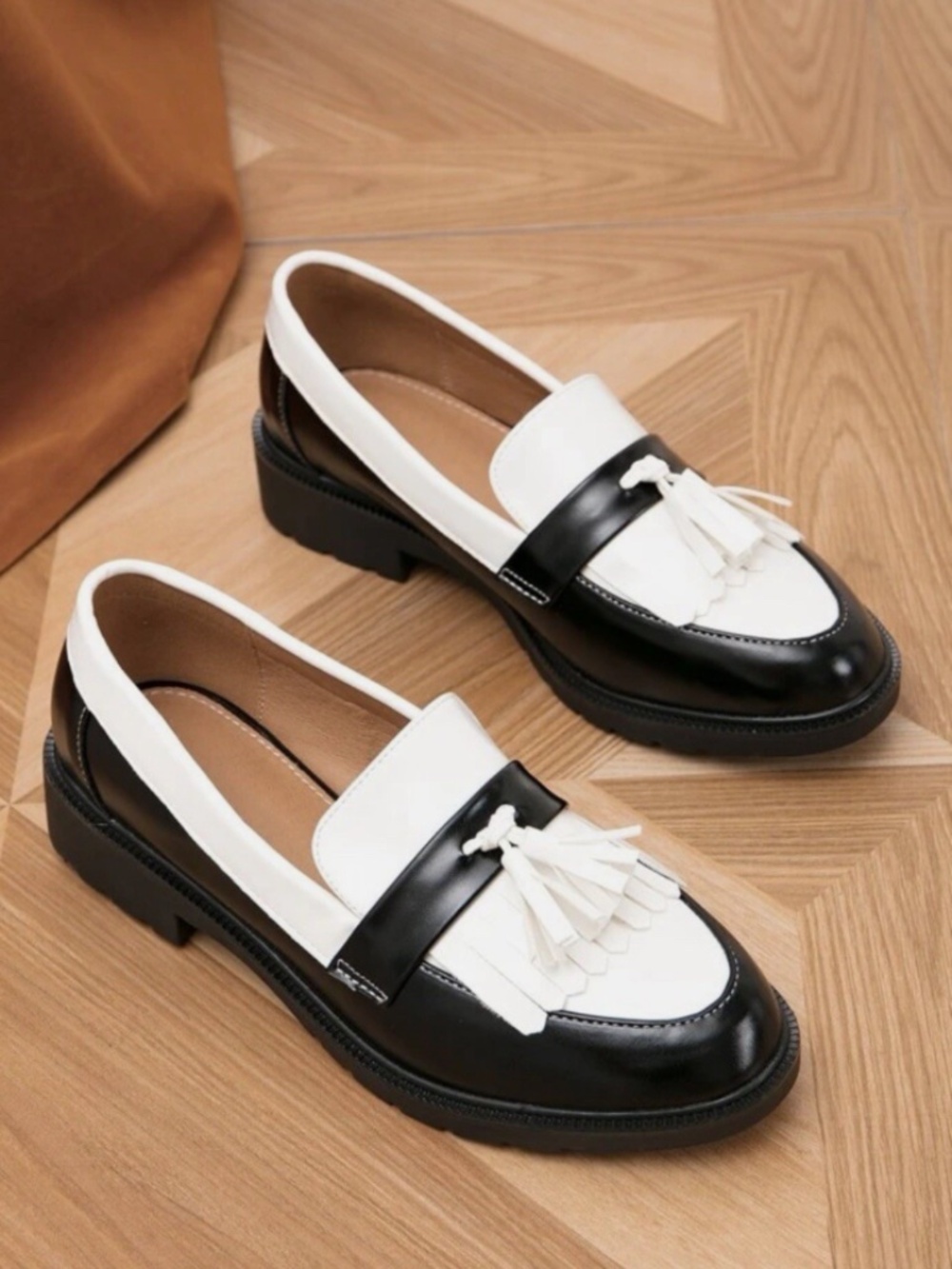 Two Tone Fringe Trim Tassel Decor Flat Loafers